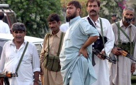 Suicide bomber kills 7 in Pakistan