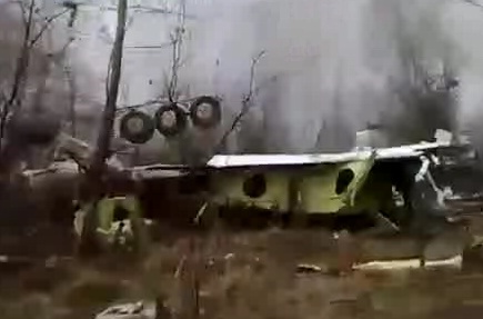 Poland plane crash image - nationalturk Amateur footage of the aftermath of he plane crash which killed 96 senior Polish citizens