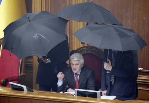 Ukraine parliament fight egg - nationalturk Scenes of a violent nature as Ukrainian parliamentarians fight at the parliament chamber.