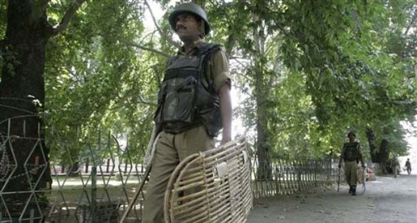Indian soldiers patrolling in Srinagar after unrest in the area. - photo by : AP/Mukhtar Khan