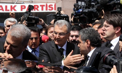 Deniz Baykal surrounded by reporters after leaving his home in Ankara to ask demonstrators to stop their hunger strike