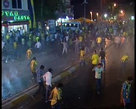 Violence in Kadikoy as Fenerbahce loose the championship