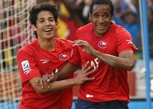 Honduras striker Jean BEAUSEJOUR celebrates after scoring Chile's first goal of the competition 