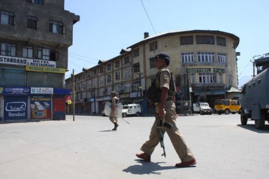Police patrol during complete shutdown of Srinagar, called by both factions of the Hurriyat Conference - Photo by : Nissar Ahmad
