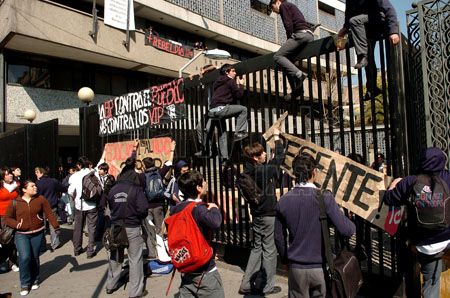 Chile awaits Education Reform through Crisis