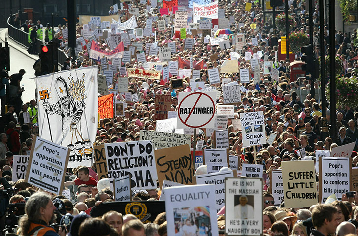 Anti-Pope-protestors-spain-nationalturk-7890 Nothing for the Pope from my taxes
