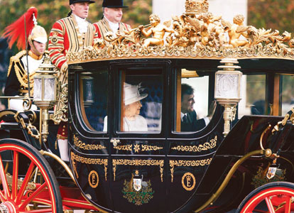 Turkish President Gül and Quenn Elizabeth II in the royal coach