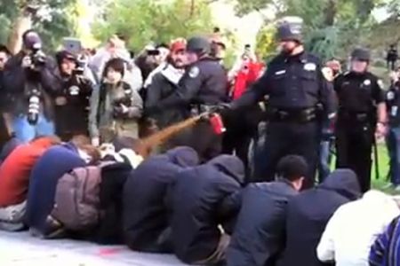 us-police-pepper-spray-nationalturk-0387 Worthless US police spray peaceful students Video