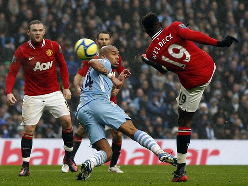 Manchester United  knocked on the doors of revenge of 6-1. Welbeck scores with a half volley..