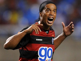 Ronaldinho Transfer : Galatasaray considers team chemistry issues