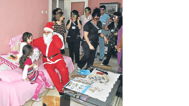 turkey-santa-claus-doctor-nationalturk-2541 Turkey : Investigation opened for doctor helping child patient in Santa suit