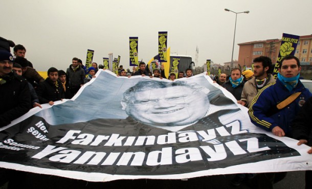 fenerbahce-fans-aziz-yildirim-nationalturk-6109 Turkey Match Fixing Trial : Fenerbahce fans support accused chairman Aziz Yıldırım