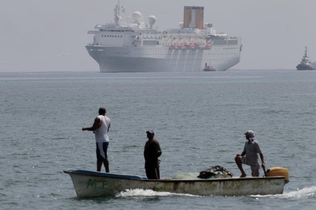 Costa Allegra in Seychelles, passengers rescued