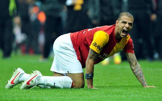 Felipe Melo , the Pitbull attacked Galatasaray 's Spanish player Riera Felipe Melo , the Pitbull attacked Galatasaray 's Spanish player Riera