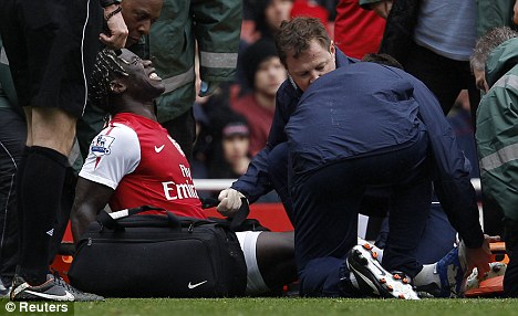Arsenal Bacary Sagna breaks leg: Sad and worst injury happens to Sagna twice in the season 
