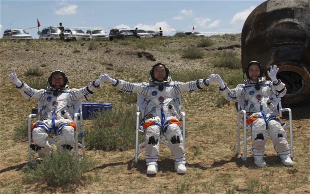 Chinese astronauts returned to Earth after 13 days in space Chinese astronauts returned to Earth after 13 days in space