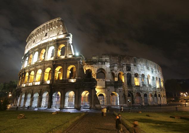 Iconic Roman Colosseum is leaning like Tower of Pisa Iconic Roman Colosseum is leaning like Tower of Pisa