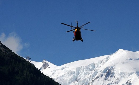 Maunt Maudit = Cursed Mountain : Avalanche takes lives of climbers