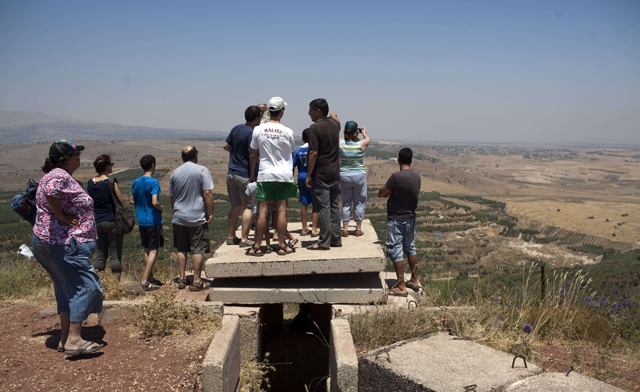 Israel observes Syrian conflict, literally ! Israel observes Syrian conflict, literally !