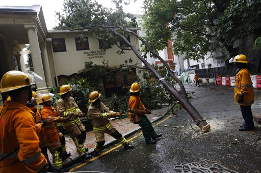 Hong Kong lashed by typhoon Vincent, over 100 scores injured Hong Kong lashed by typhoon Vincent, over 100 scores injured