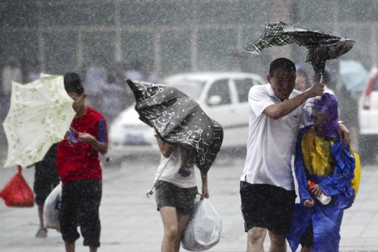 Scores Injured as Typhoon Vincent hit Hong Kong