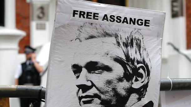 Julian Assange asylum bid accepted, Ecuador vs England crisis develops 