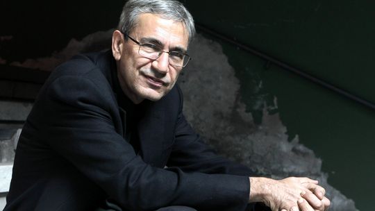 Orhan Pamuk remarks on secular and conservative Turks intriguing