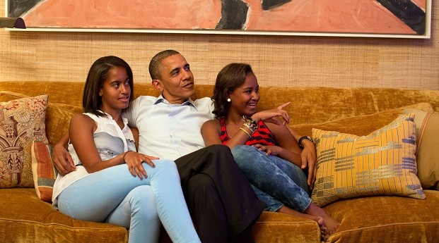 President Obama watches first ladys speech in democratic convention with family
