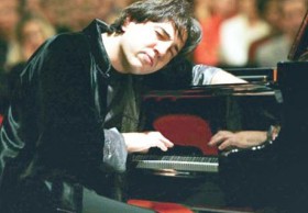 Ateist Turkish pianist Fazıl Say appears on trial for allegedly insulting and offending Islam and Muslims item-thumbnail