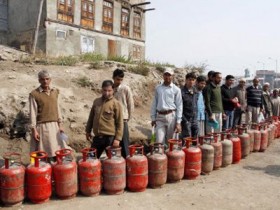 Gas shortage adds to the miseries of the people in Kashmir