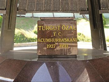 Former Turkish president Turgut Ozal had been killed by a highly venomous poison in 1993, Turkish dailies claim