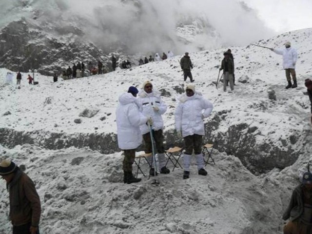 Pakistani soldiers searching for the armymen buried under snow avalanche in Siachen glacier in April 2012: File Pic