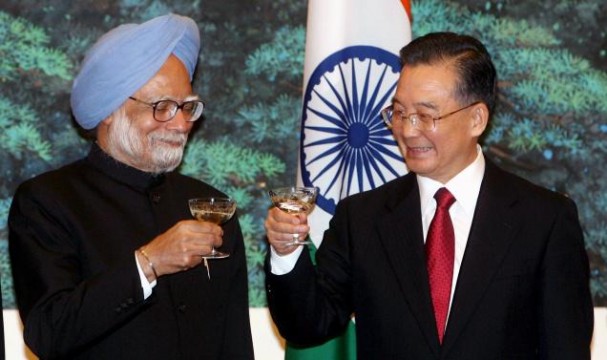 Indian Prime Minister Manmohan Singh with Chinese Premier Wen Jiabao. File Pic