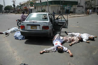 Men lying dead on road in Pakistan: File pic