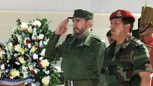 The Cuban President Fidel Castro (L) and Venezuelan President Hugo Chavez (R) salutes during their visit to unknow soldier monument in Campo Carabobo, Valencia, Venezuela, 29 October 2000. Castro is on 5-day official visit to Venezuela. El presidente cubano Fidel Castro (I) y el de Venezuela, Hugo Chavez (D) saludan mientras colocan una ofrenda floral en el monumento al soldado desconocido en el monumento de Campo Carabobo, Valencia, Venezuela, el 29 de octubre de 2000. Castro realiza una visita oficial de 5 dias a Venezuela donde ha visitado lugares historicos, sociales y deportivos acompanado de Chavez. The Cuban President Fidel Castro (L) and Venezuelan President Hugo Chavez (R) salutes during their visit to unknow soldier monument in Campo Carabobo, Valencia, Venezuela, 29 October 2000. Castro is on 5-day official visit to Venezuela. El presidente cubano Fidel Castro (I) y el de Venezuela, Hugo Chavez (D) saludan mientras colocan una ofrenda floral en el monumento al soldado desconocido en el monumento de Campo Carabobo, Valencia, Venezuela, el 29 de octubre de 2000. Castro realiza una visita oficial de 5 dias a Venezuela donde ha visitado lugares historicos, sociales y deportivos acompanado de Chavez.