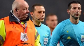 Why Turkish referee Cuneyt Cakir try blocking English teams way ? / Man Utd News item-thumbnail