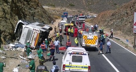 africa south bus crash accident cape 24 western town killed roads african died road kills die accidents near when weekend