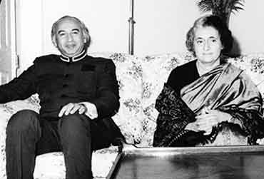 A file picture of former Indian prime Minister Late Indira Gandhi and former Pakistan premier late Zulfikhar Bhutto.