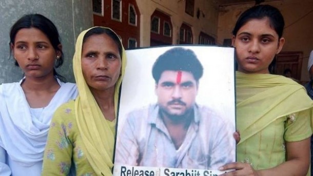 The family members of Sarabjit Singh carrying his picture: File Pic