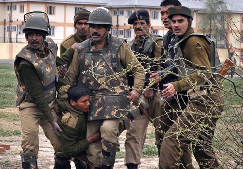 Indian soldiers carrying injured colleague in Indian Kashmir. File Pic