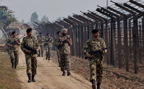 Indian soldiers patrolling border with Pakistan: File Pic