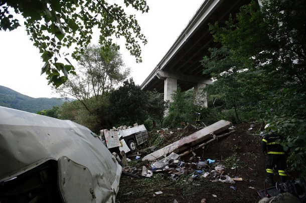 Italy Bus Plunges Italy Bus Plunges