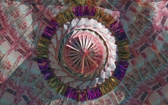 Making garlands of banknotes is common in India.