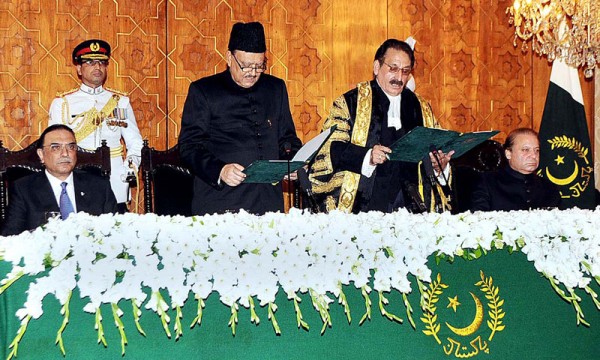 Pakistan president Manmoon Hussain being sworn-in.