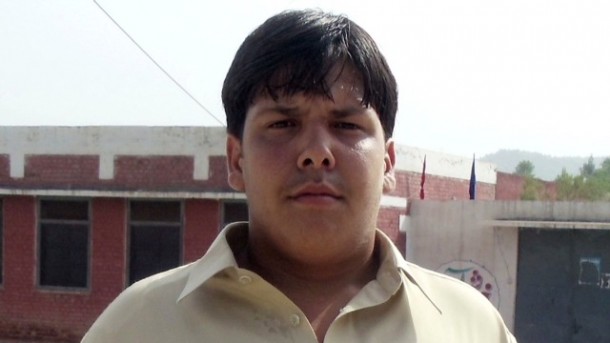 Pakistan teenage boy who died while foiling suicide bombing on a school.