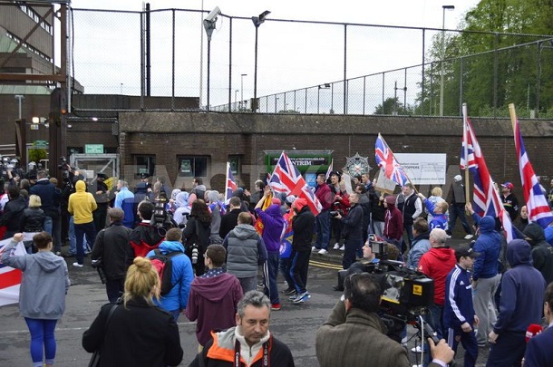Loyalists protests release Gerry Adams Loyalists protests release Gerry Adams