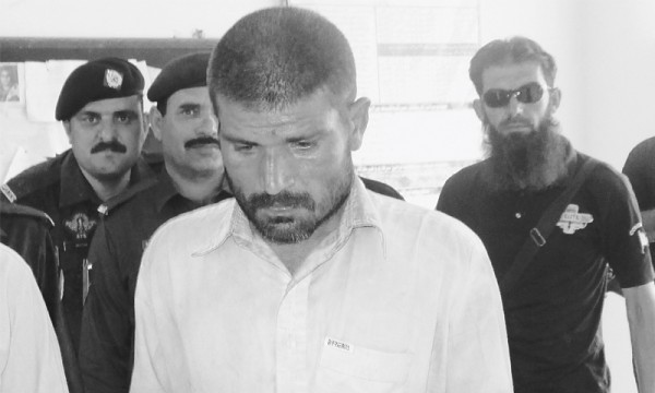 Police escorting one of the cannibal brother in Pakistan to a court. File Pic