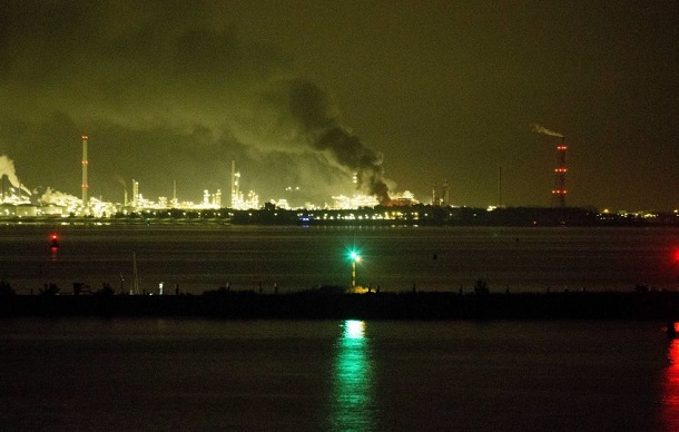 Fire at Shell Moerdijk following explosion Fire at Shell Moerdijk following explosion