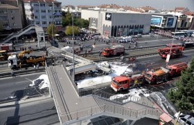 Turkey Istanbul Accident: Tanker truck breaks down bridge, one dead and injured / Breaking News item-thumbnail
