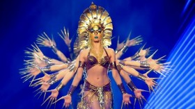 “Thy Wyld” in Friedrichstadt Palast: When Girls Lady Gaga glitter / Fashion News item-thumbnail